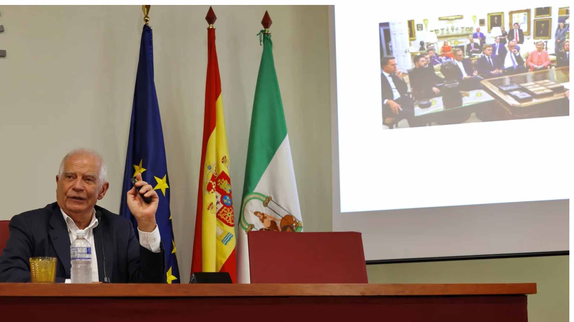 El día 24 de octubre, a las 11:30 h, tuvo lugar en el Salón de Actos de la Facultad de Turismo y Finanzas de la Universidad de Sevilla, la Conferencia de Apertura del Año Académico 2025-2026 a cargo del Ilmo. Sr. D. Josep Borrel Fontelles, Presidente del CIDOB, Exvicepresidente de la Comisión Europea, Expresidente del Parlamento Europeo y Exministro del Gobierno de España. La Conferencia tuvo por título: “Europa ante el nuevo desorden estratégico”.