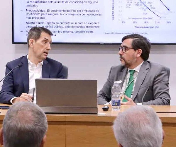 El pasado Jueves 12 de Febrero, tuvo lugar la Conferencia a cargo del Prof. Dr. D. Rafael Domenech, responsable de Análisis Económico de BBVA y Catedrático de Economía de la Universitat de Valencia, «Situación y Perspectivas de la Economía Mundial y de España».