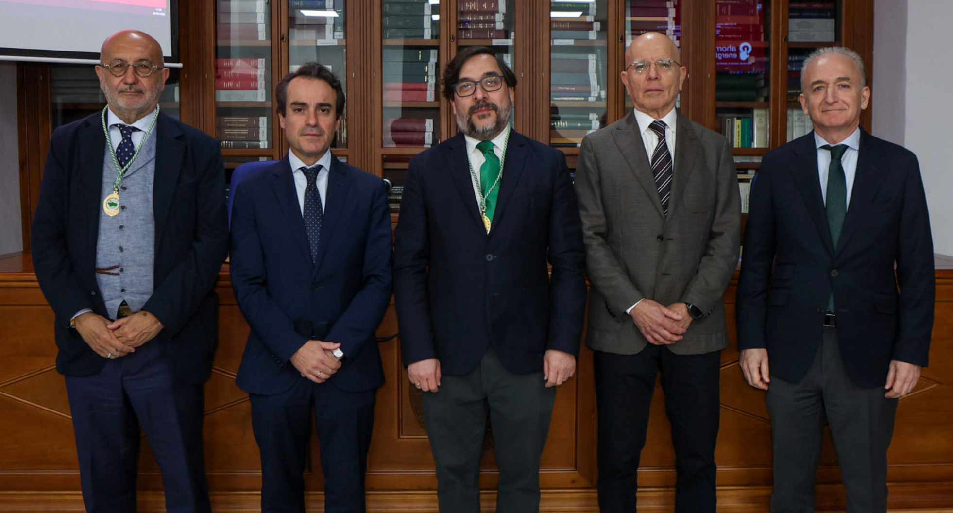El pasado día 26 de marzo tuvo lugar en el salón de Grados de la Facultad de Geografía e Historia de la Universidad de Sevilla la conferencia “Infraestructuras en España , situación y retos” a cargo del Prof Dr D. Ginés de Rus Catedrático de Economía de la Universidad de Las Palmas de GC e Investigador asociado de FEDEA