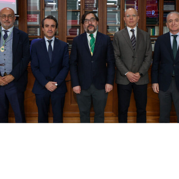 El pasado día 26 de marzo tuvo lugar en el salón de Grados de la Facultad de Geografía e Historia de la Universidad de Sevilla la conferencia “Infraestructuras en España , situación y retos” a cargo del Prof Dr D. Ginés de Rus Catedrático de Economía de la Universidad de Las Palmas de GC e Investigador asociado de FEDEA